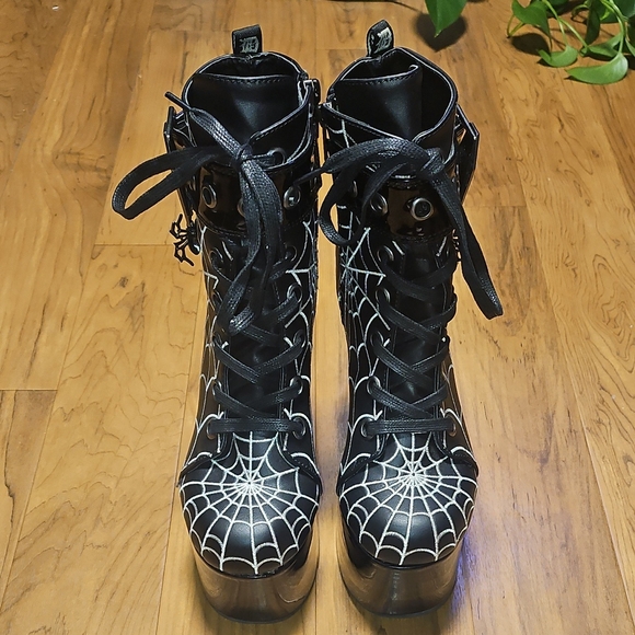 Demonia Spiderweb Torment Boots - Picture 4 of 11
